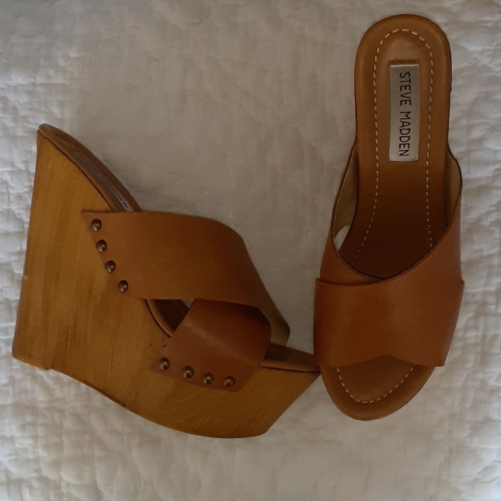 ☆STEVE MADDEN TAN LEATHER WEDGES SIZE 8☆